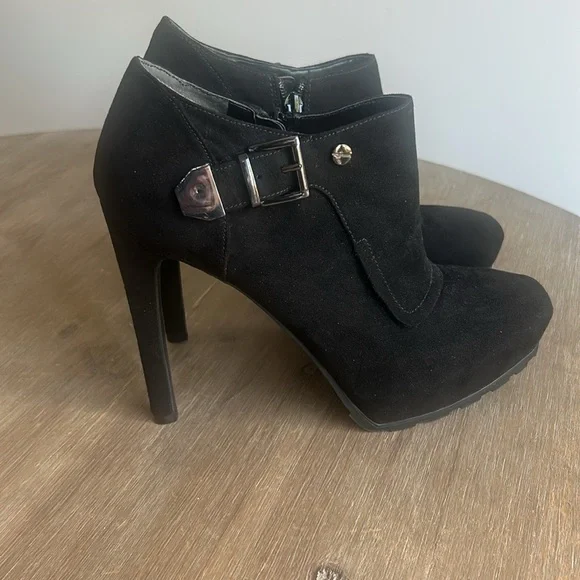 GUESS Black Suede Shootie Ankle Booties Stiletto Heel Size 8.5 - Picture 12 of 14